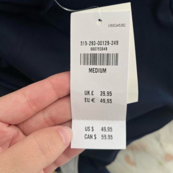 HOLLISTER BRAND NEW WITH TAGS THREE PIECE BUNDLE MEDIUM - Picture 8 of 10